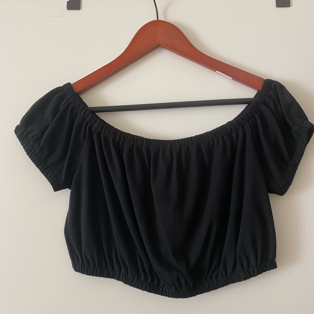 Aritzia Off the shoulder crop top